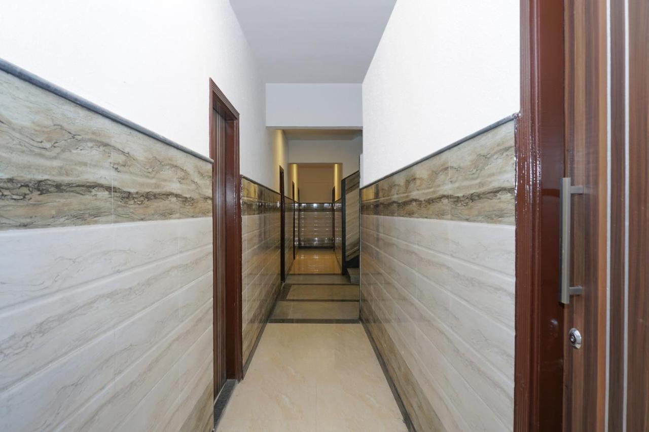 Oyo 80678 Shreenath Residency 뉴델리 외부 사진