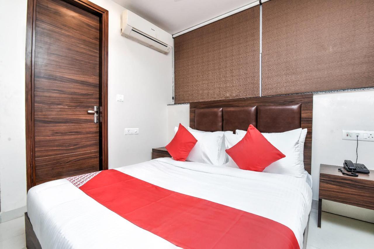 Oyo 80678 Shreenath Residency 뉴델리 외부 사진